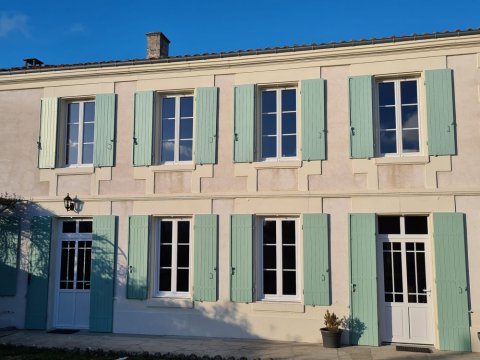 Rénovation complète de portes et fenêtres en PVC blanc vers Saint-Jean-D'Angély