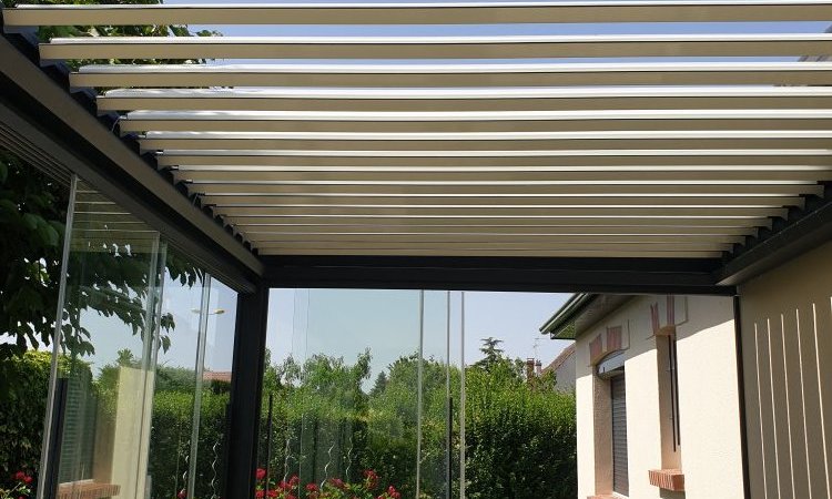 Pergola bioclimatique en alu à Orléans